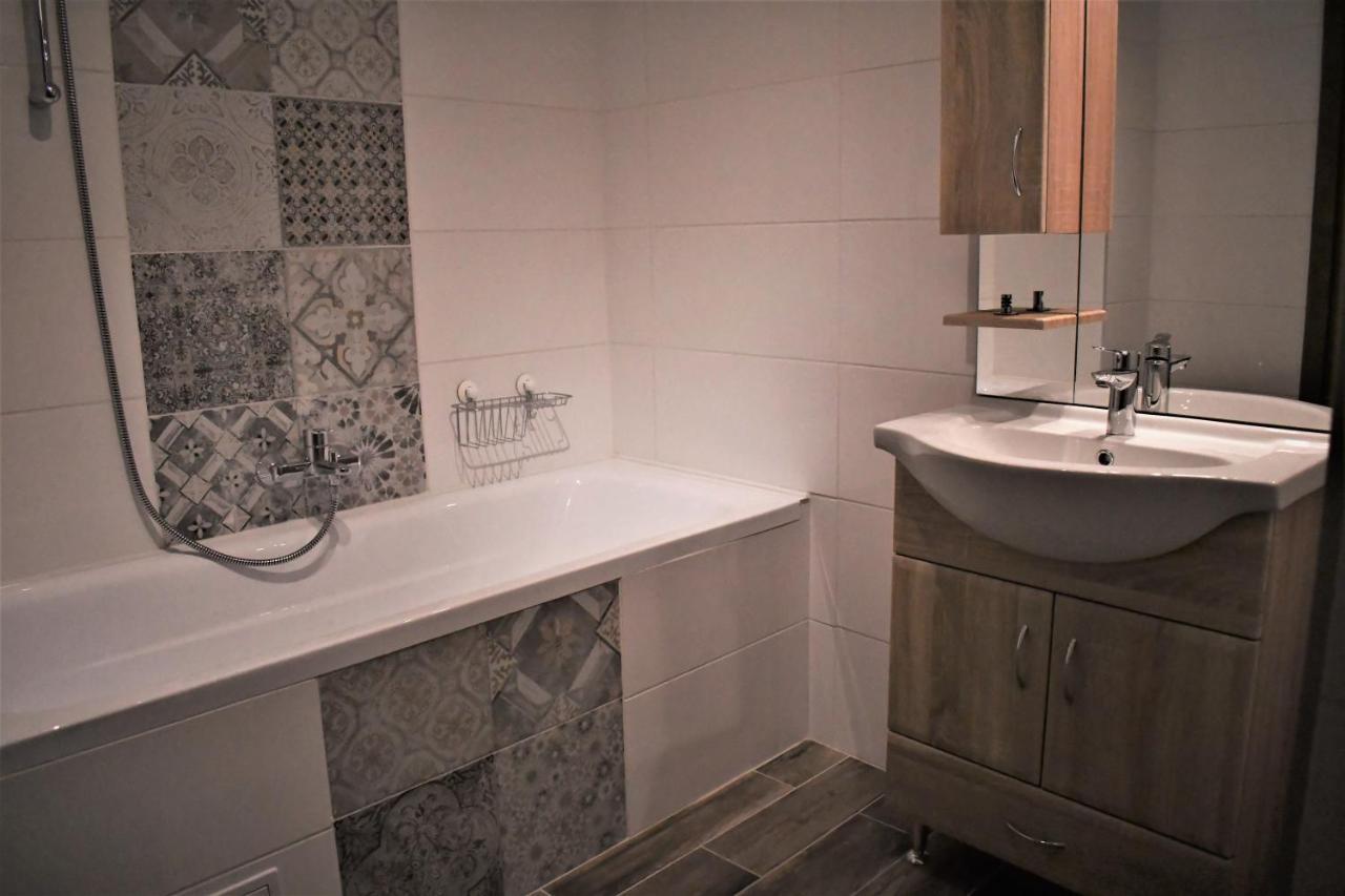 Vatus Apartmanhaz Вац Экстерьер фото