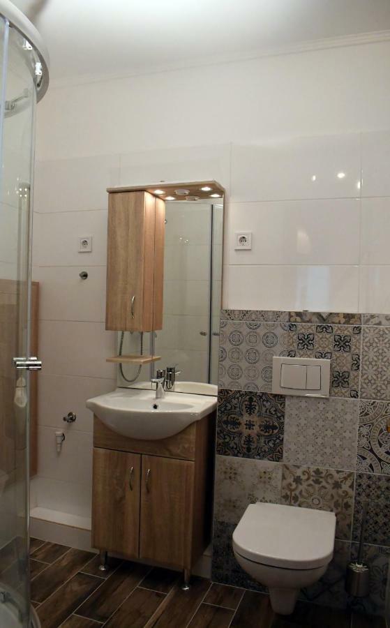 Vatus Apartmanhaz Вац Экстерьер фото